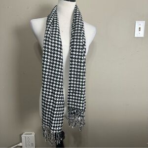 Game day collection hounds tooth‎ scarf with fringe 60 x 12